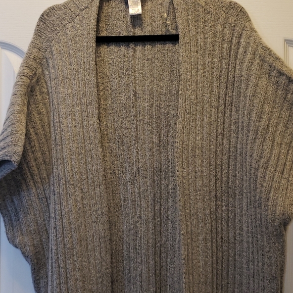 Grey open sweater with frills - Picture 4 of 6